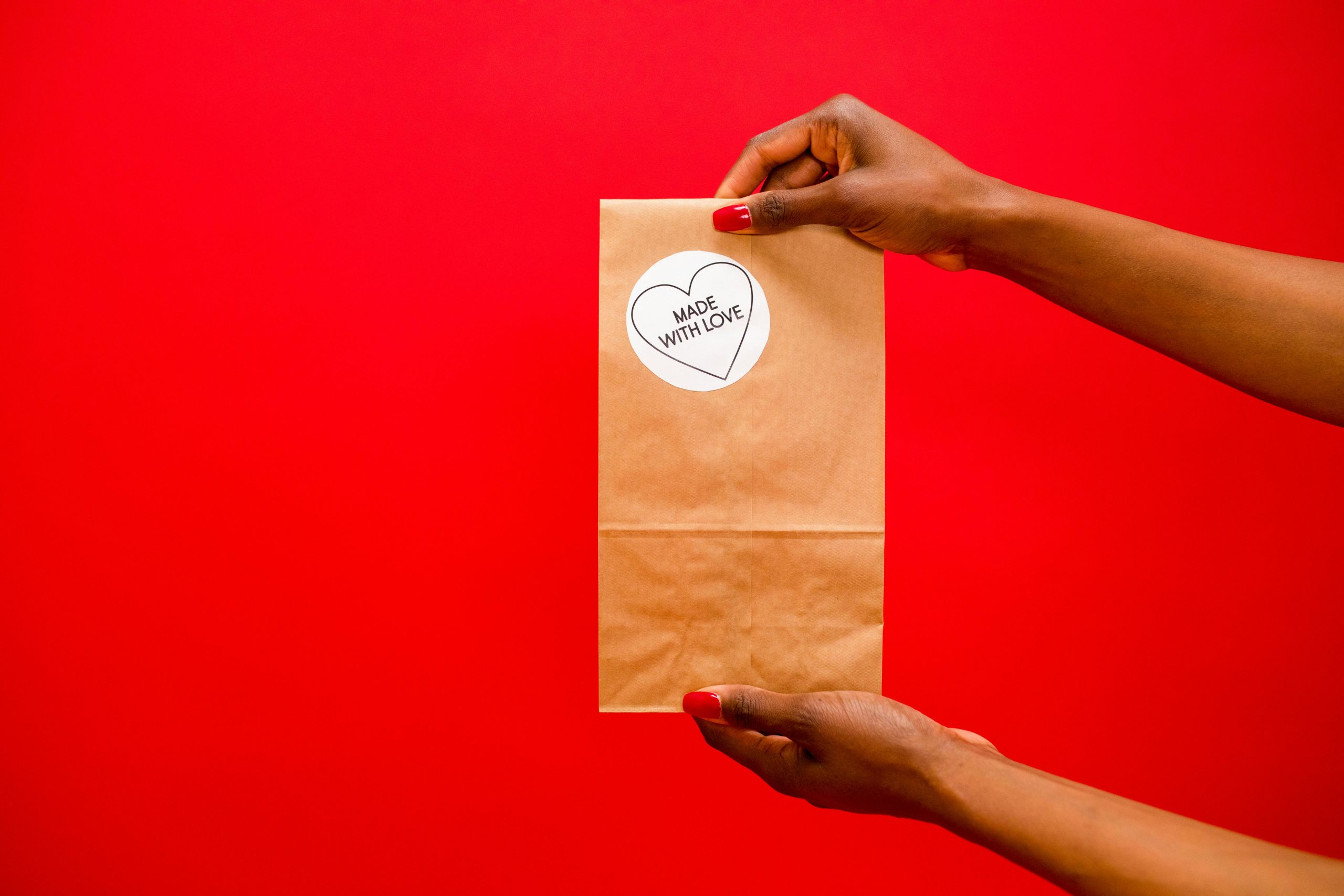 Exploring the Evolution of Retail: From Markets to E-Commerce